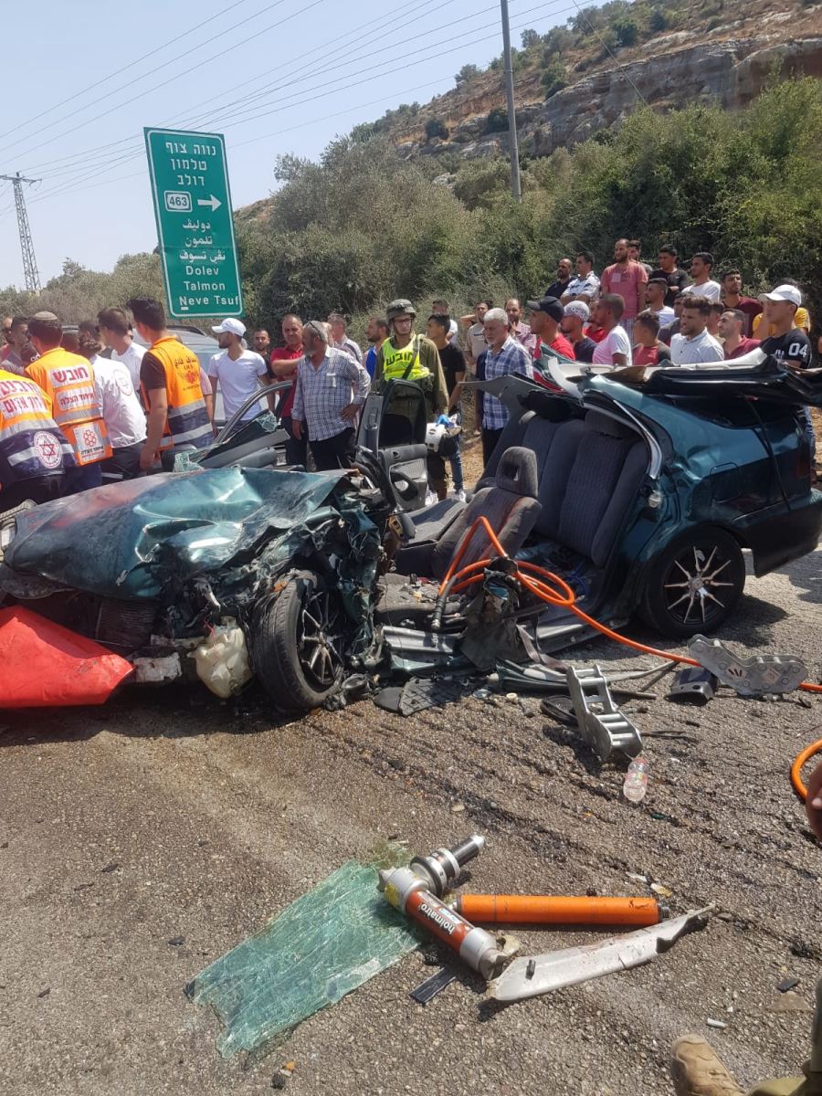 تخليص عالق بحالة خطيرة جراء حادث طرق عند مفرق 
